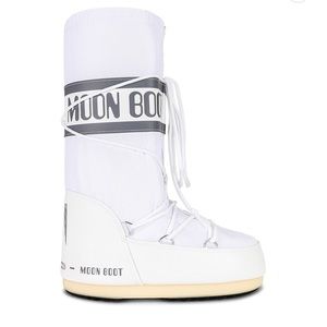 Moon boots